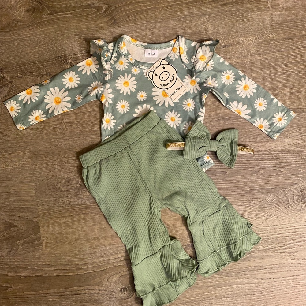 Floral Green 0-3mo Bell Bottom Set